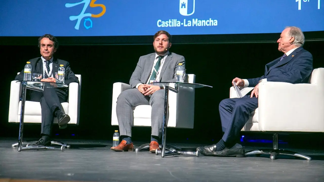 El consejero Fomento, Nacho Hernando, ha inaugurado el primer ‘Transforming Road Mobility’ que organiza la Asociación Española de la Carretera, en el Palacio de Congresos ‘El Greco' de Toledo