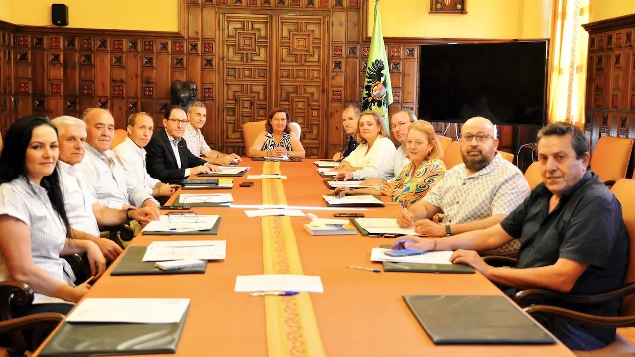 En la imagen un instante de la reunión de la Junta de Gobierno de la Diputación Provincial de Toledo que preside Conchi Cedillo