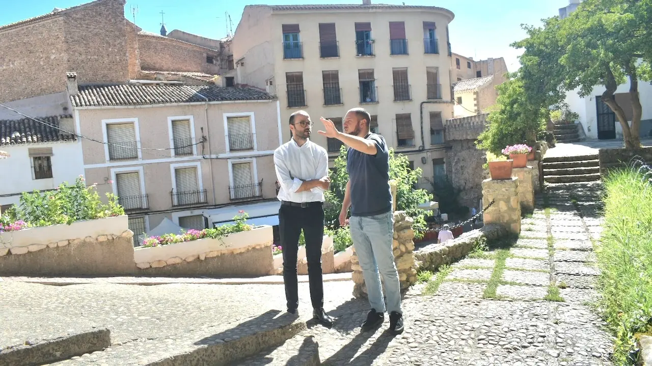 El vicepresidente de la Diputación de Albacete, Fran Valera, durante la visita que ha realizado a la localidad de Letur