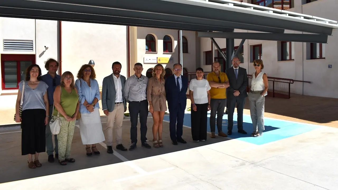 El consejero de Hacienda, Administraciones Públicas y Transformación Digital, Juan Alfonso Ruiz Molina, ha visitado el nuevo Edificio de Usos Múltiples de la Junta de Comunidades en Sigüenza (Guadalajara), una vez finalizadas las obras de rehabilitación