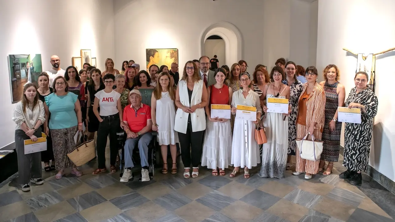 La consejera de Igualdad, Sara Simón, inaugura la X Muestra ‘Mujeres en el Arte’ del Instituto de la Mujer y comunica a su vez el fallo de los Premios Amalia Avia 2023, en el Museo de Santa Cruz de Toledo