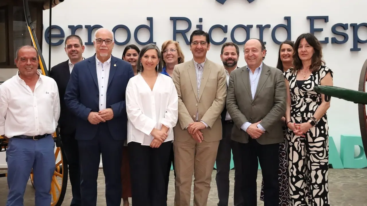 El vicepresidente segundo del Gobierno de Castilla-La Mancha, José Manuel Caballero, durante la visita que ha realizado a la empresa Pernod Ricard