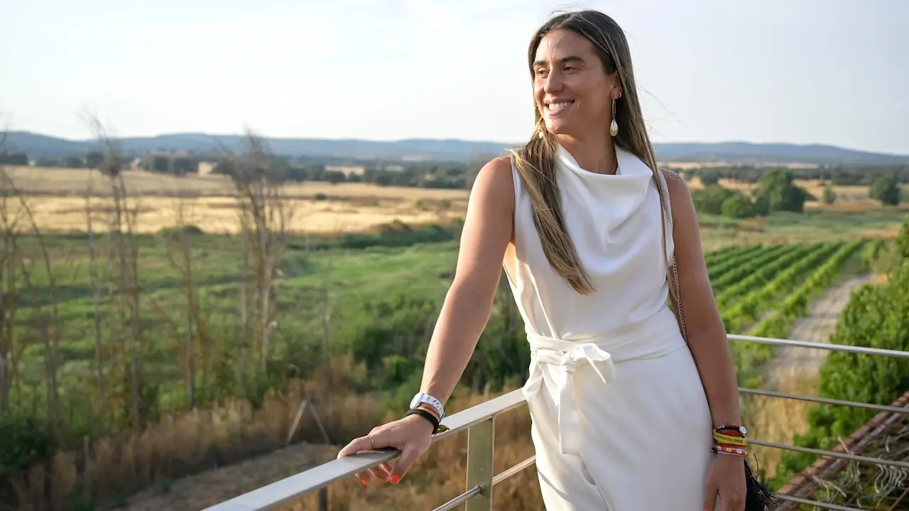 La triatleta paralímpica Marta Francés (Puertollano, 1995), con un palmarés que incluye el título de campeona de Europa y subcampeona mundial en triatlón, en un momento de la entrevista - EFE/Jesús Monroy