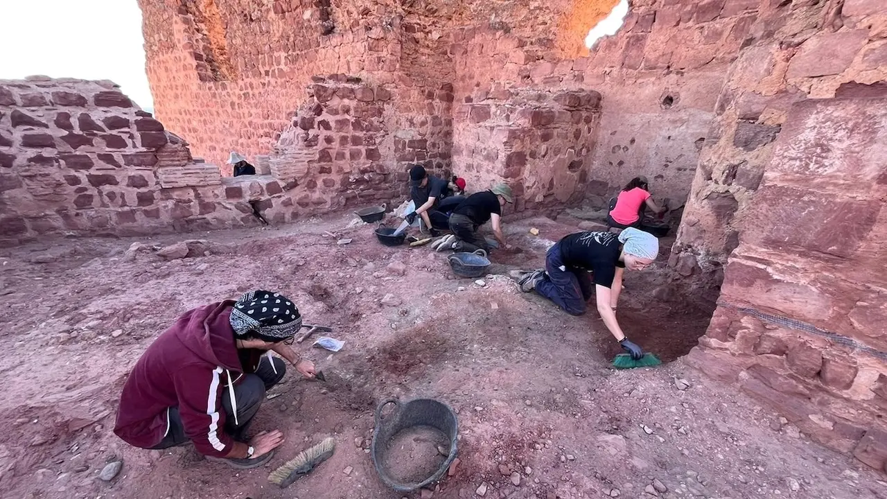 Catorce universitarios participan en el proyecto arqueolíogico de la iglesia del castillo de La Estrella de Montiel