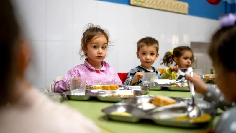 En la imagen de archivo menores en un comedor escolar, comedores escolares,