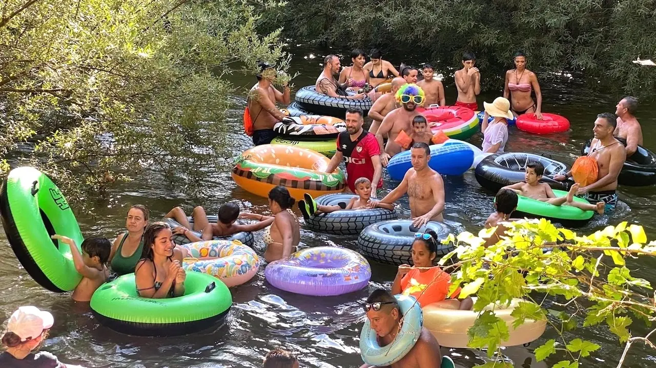 El río Alberche en Escalona (Toledo) se volverá a llenar de flotadores surcando sus cauces en una iniciativa promovida por particulares