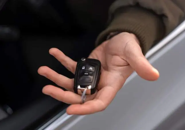 Oleada de robos en coches: revueltos por dentro, sin daños y cerrados ¿Cómo lo hacen?