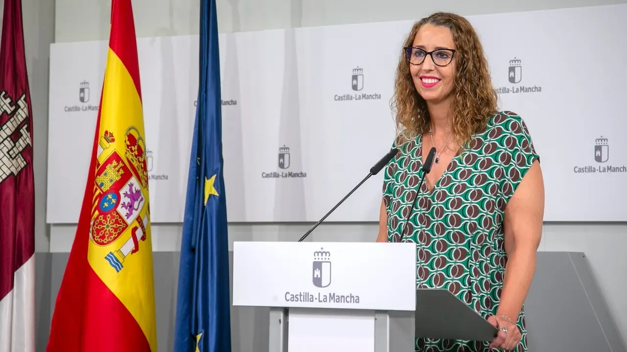 La consejera de Igualdad de Castilla-La Mancha, Sara Simón, ha informado en rueda de prensa de los asuntos de su departamento abordados en el Consejo de Gobierno