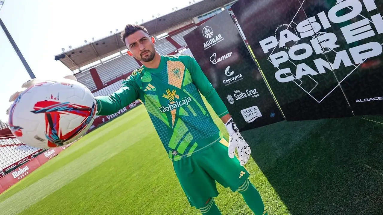 El meta Cristian Rivero, cedido del Valencia al Albacete, a demostrar el nivel que se espera de él