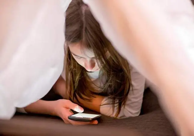 Una menor de 12 años asfixia hasta la muerte a su prima de 8 al discutir por un iPhone