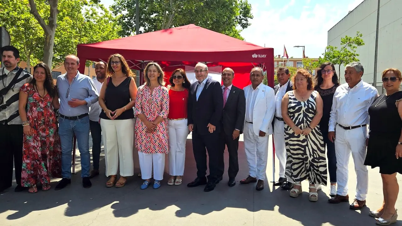 El presidente de las Cortes de Castilla-La Mancha, Pablo Bellido, ha participado en Guadalajara en la inauguración de las Fiestas Patrias por el Bicentenario del Perú, con una exhibición cultural organizada por la asociación Aspergu