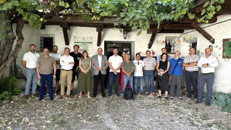El consejero de Agricultura, Ganadería y Desarrollo Rural, Julián Martínez Lizán, ha asistido en Tragacete (Cuenca) a la presentación del proyecto puesto en marcha por el Grupo de Desarrollo Rural PRODESE
