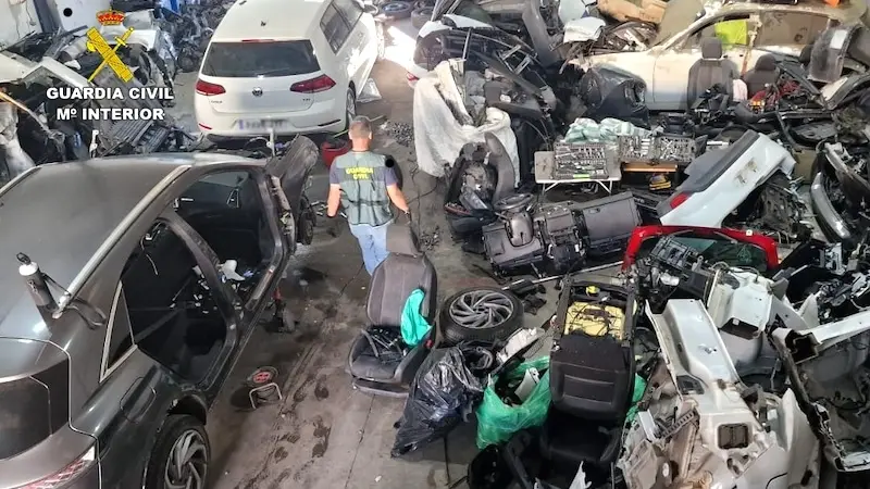 Cae una banda que robaba coches para desguazarlos en una nave industrial de Illescas (Toledo)
