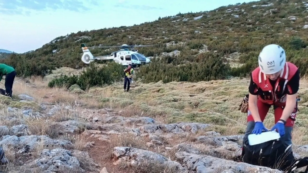 helicóptero, rescate, paraje, búsqueda, senderista,