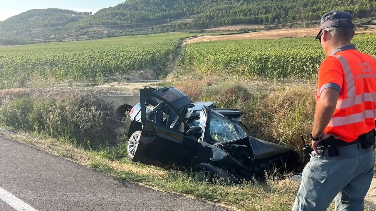 Muere una niña de 15 años y sus padres y hermano heridos en un accidente de tráfico, choque, colisión, salida de vía, salirse de la vía