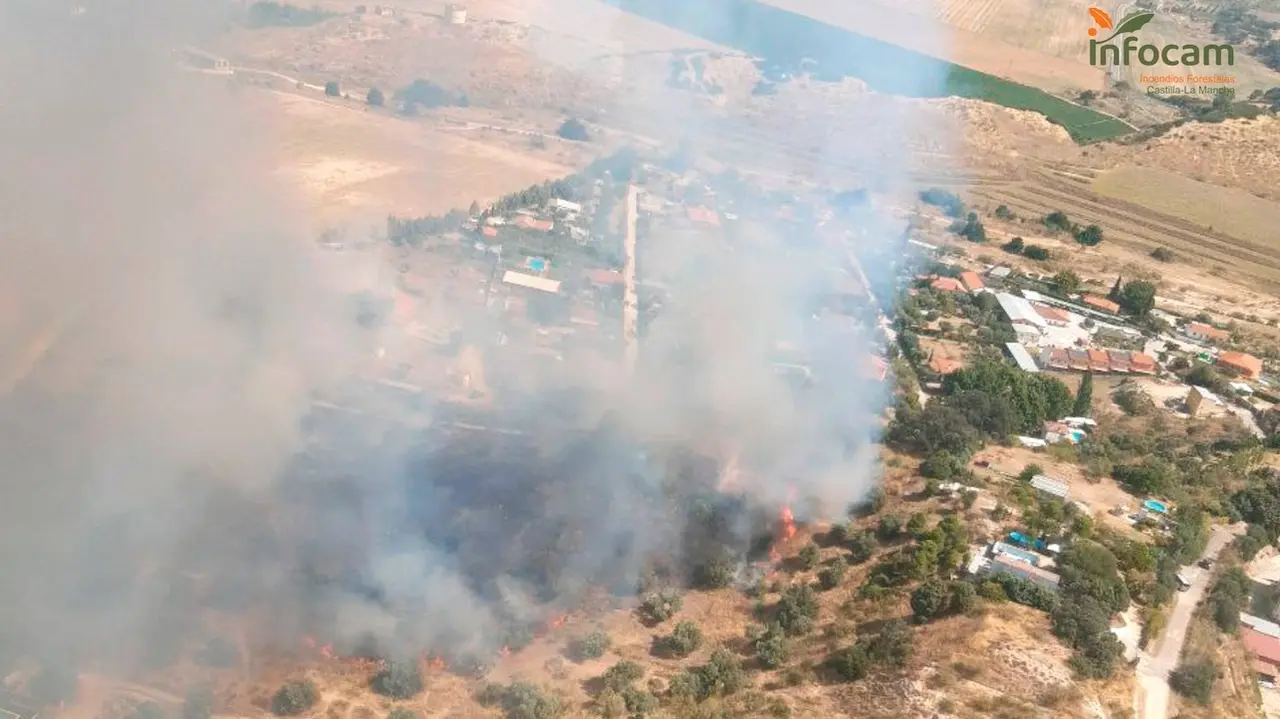 Declarado un incendio en Las Herencias (Toledo), en nivel 1 porque puede afectar viviendas