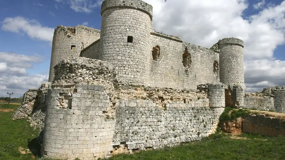En la imagen de archivo el castillo de Pioz (Guadalajara)