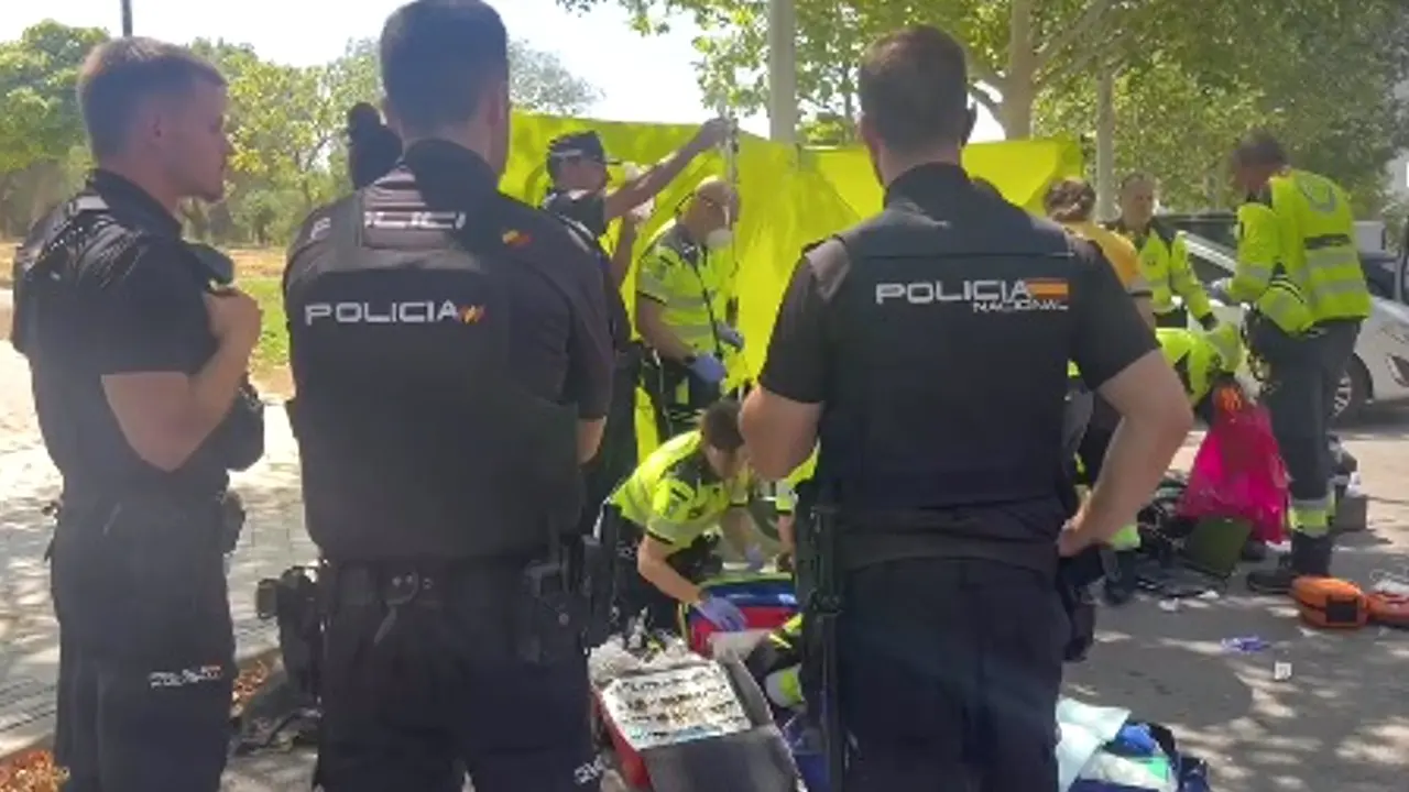Muere un hombre de 44 años desplomado en un parque por un golpe de calor, policía, atropello