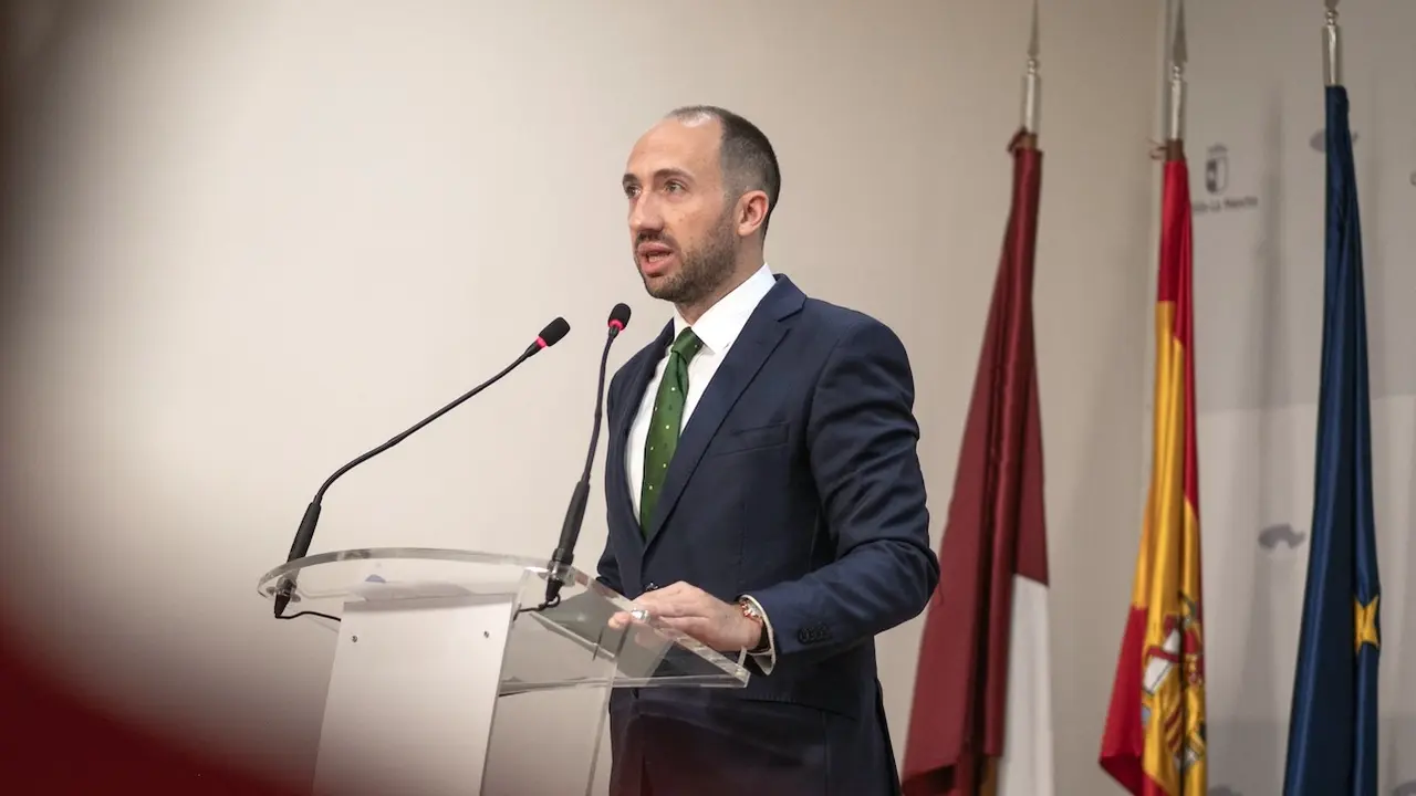 El secretario general de la Consejería de Fomento, Daniel Corredor, informa de la actividad del Centro Cartográfico de Castilla-La Mancha en la Consejería de Fomento