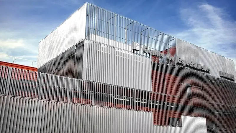 En la imagen de archivo el Centro de Especialidades y Punto de Atención Continuada (PAC) de Daimiel (Ciudad Real)