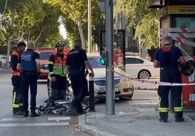 VIDEO. Atropella a tres niños y dos mujeres antes de empotrarse contra un quiosco, atropello