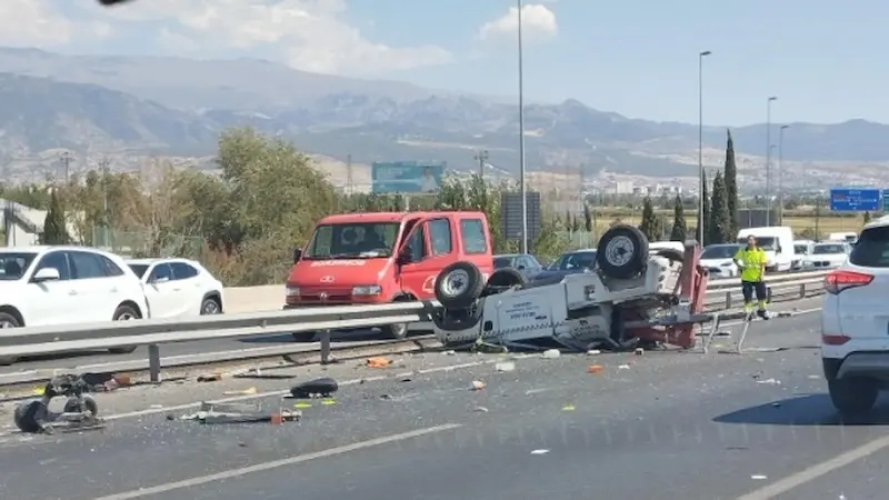 Muere el conductor de un coche grúa tras salirse de la vía en una carretera - Fotografía: IDEAL