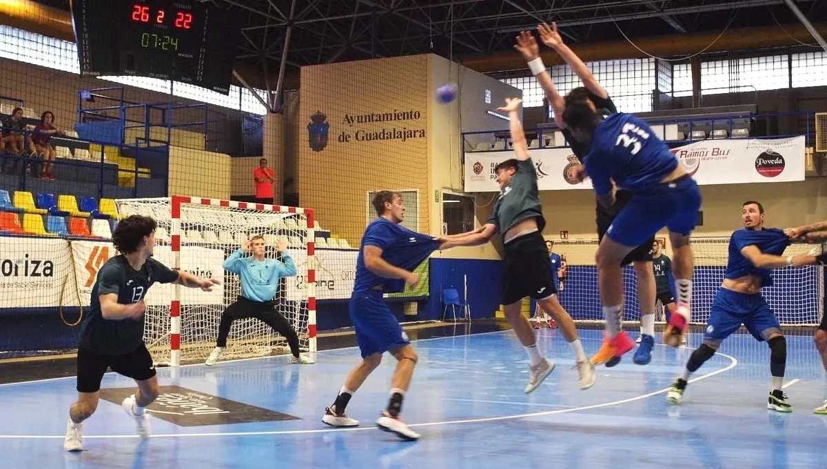 El BM Guadalajara supera al Rebi BM Cuenca en la segunda mitad del derbi (39-33) - Fotografía: Raúl Saíz