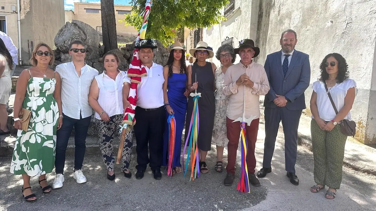 El viceconsejero de Administración Local y Coordinación Administrativa, Eusebio Robles, durante su asistencia a las fiestas patronales en honor a San Mamés en la localidad guadalajareña de Taravilla