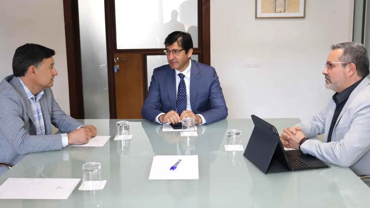 El vicepresidente segundo, José Manuel Caballero, se ha reunido con el secretario general de UPA en Castilla-La Mancha, Julián Morcillo