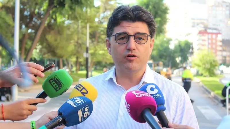 El concejal de Movilidad del Ayuntamiento de Albacete, Francisco Navarro, ha informado sobre el cambio de sentido de las calles Carmen y San Antonio