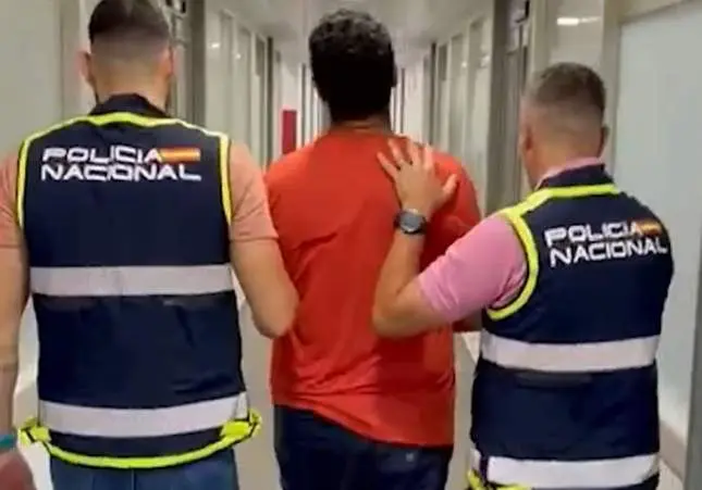 Discute con su vecino tras chocar en el garaje y lo mata a tiros y sale huyendo