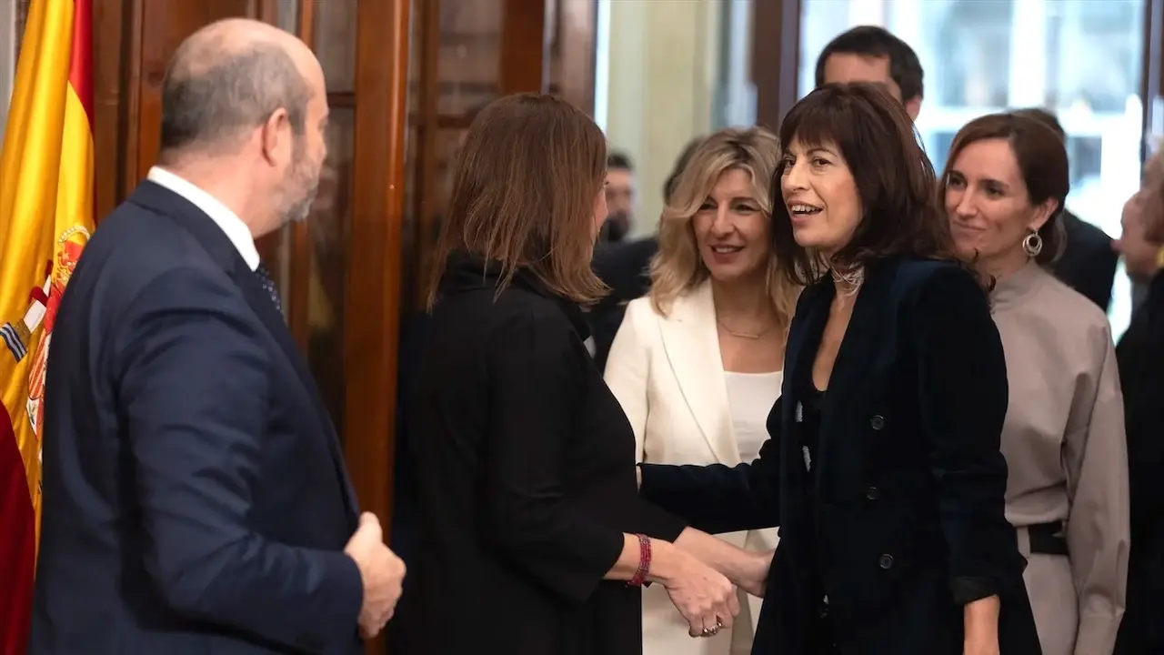 Las ministras de Igualdad, Ana Redondo, junto a la de Trabajo, Yolanda Díaz, en una imagen de archivo