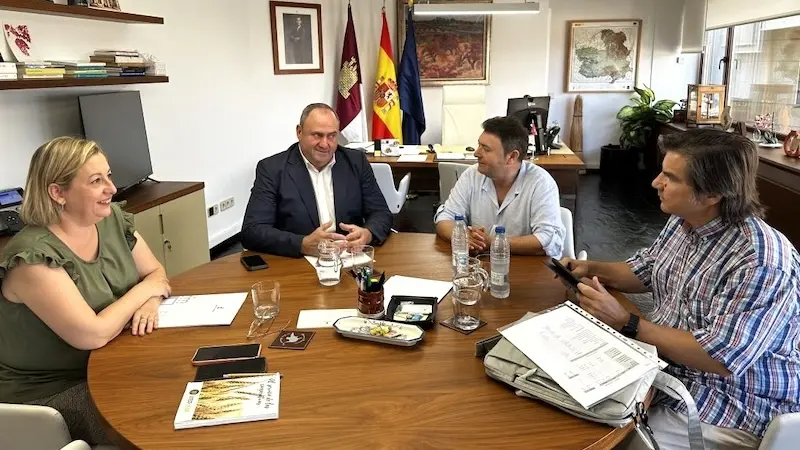 El Gobierno de Castilla-La Mancha se reúne con la IGP Cordero Manchego para seguir impulsando “un producto excelente”