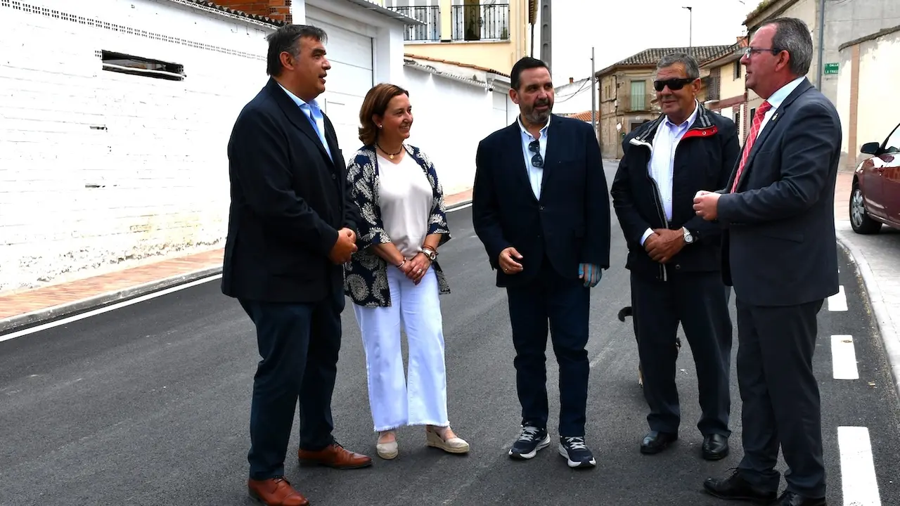 La presidenta de la Diputación de Toledo, Concepción Cedillo, en su visita a la localidad de Yunclillos