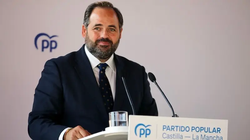 El presidente del PP de Castilla-La Mancha, Paco Núñez, durante el desayuno informativo que ha ofrecido este lunes en Toledo