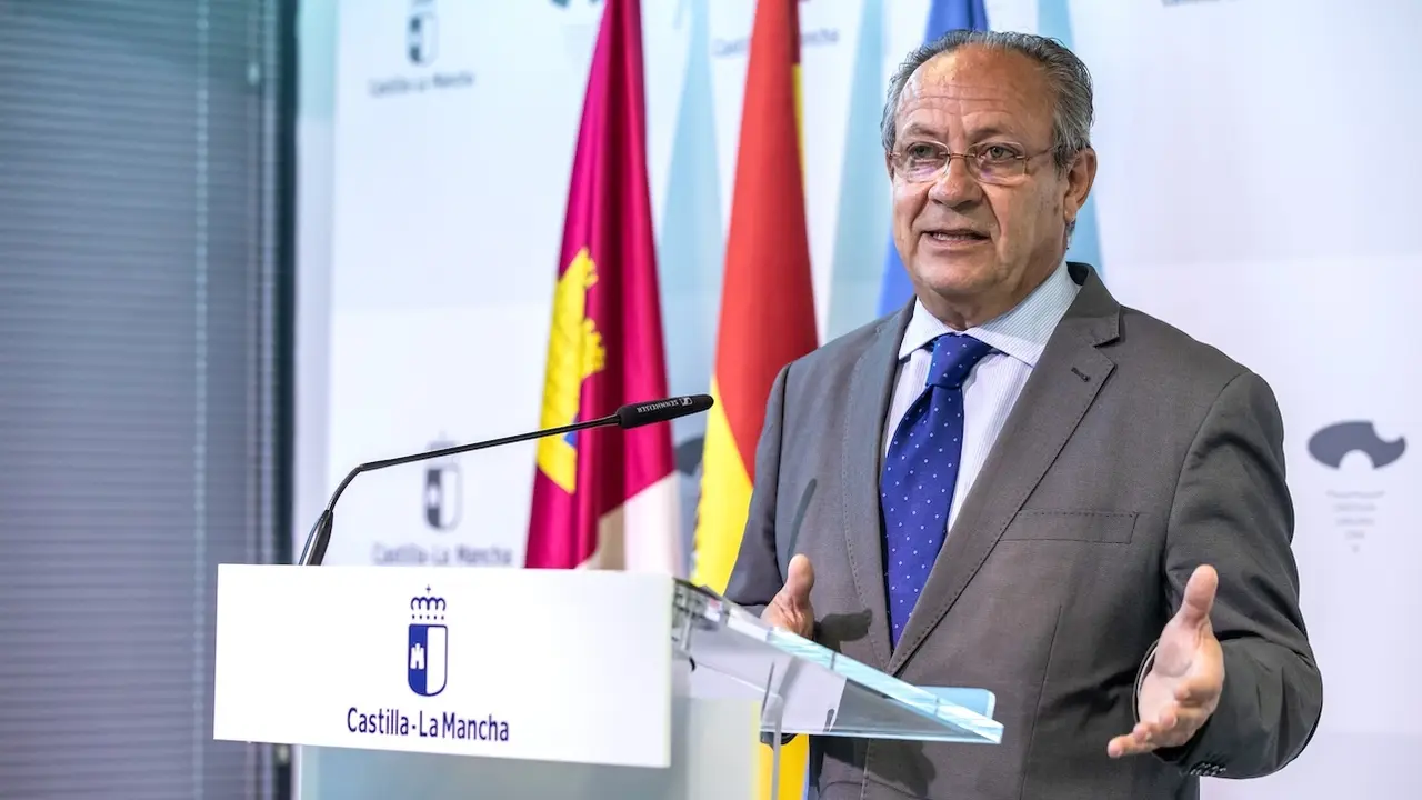 El consejero de Hacienda, Administraciones Públicas y Transformación Digital, Juan Alfonso Ruiz Molina, presenta la Campaña de Juego Responsable, en una rueda de prensa en la Consejería
