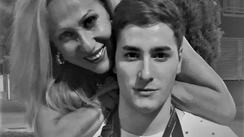 El hijo pequeño de Rosa Benito y Amador Mohedano sorprende con su nuevo proyecto