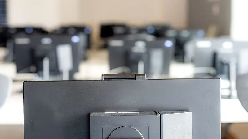 La Junta licita equipamiento para 33 centros de adultos y 15 IES que imparten FP