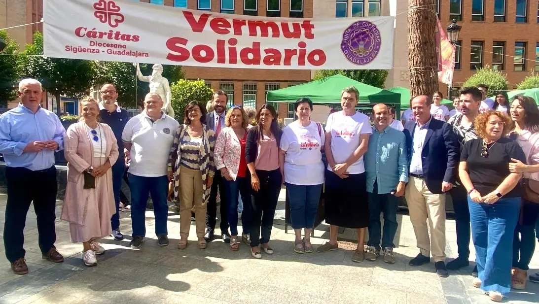 La consejera de Bienestar Social de Castilla-La Mancha, Bárbara García Torijano, ha asistido al Vermut Solidario organizado por Cáritas Diocesana de Sigüenza-Guadalajara