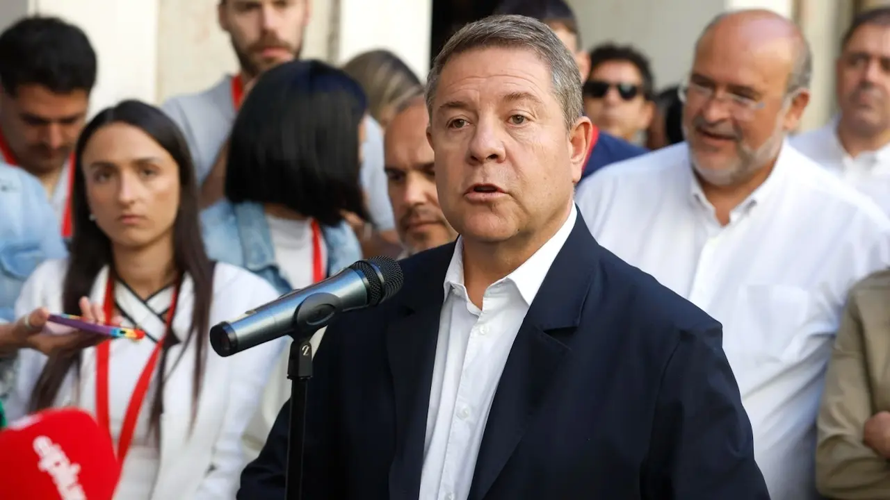 El presidente de Castilla-La Mancha, Emiliano García-Page, a su llegada al Comité Federal de su partido este sábado en Madrid - EFE/Juanjo Martín