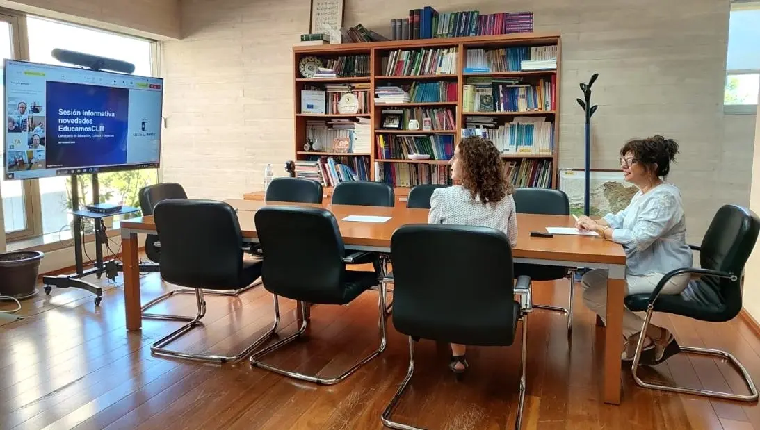 El Gobierno regional informa a los centros educativos sobre las novedades de 'EducamosCLM' que dan respuesta a las necesidades planteadas por los docentes