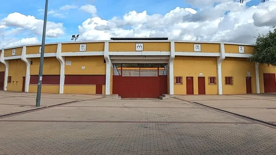 En la imagen de archivo la Plaza de Toros de El Casar (Guadalajara)