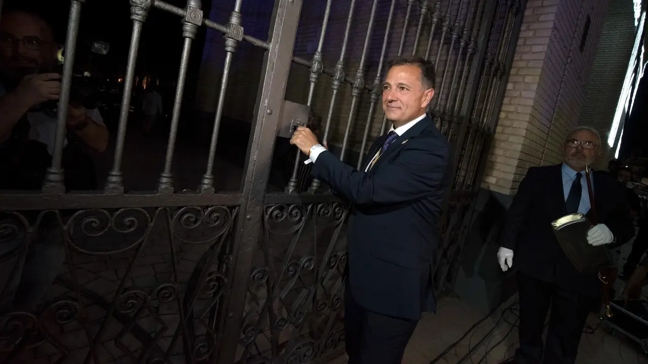El alcalde de Albacete abre la Puerta de Hierros y anima a "vivir" la Feria 2024