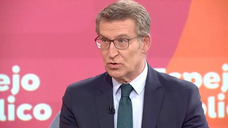 El presidente del PP, Alberto Núñez Feijóo, durante la entrevista en el programa 'Espejo Público' de Antena 3
