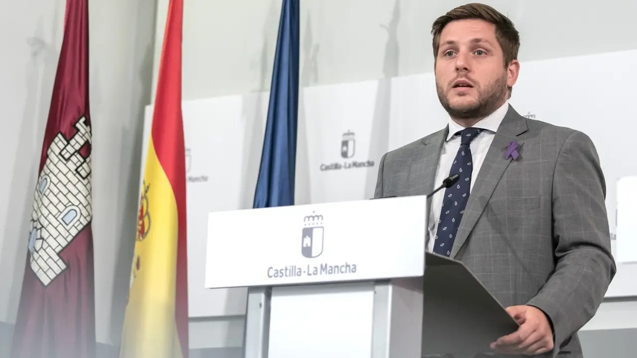 El consejero de Fomento de Castilla-La Mancha, Nacho Hernando, en rueda de prensa tras la reunión del Consejo de Gobierno
