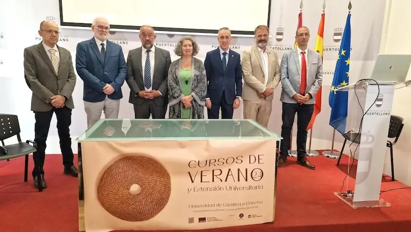 La consejera de Desarrollo Sostenible de Castilla-La Mancha, Mercedes Gómez, ha participado en el curso de verano de la UCLM 'Claves para un futuro energético sostenible, una apuesta necesaria', celebrado en Puertollano (Ciudad Real)