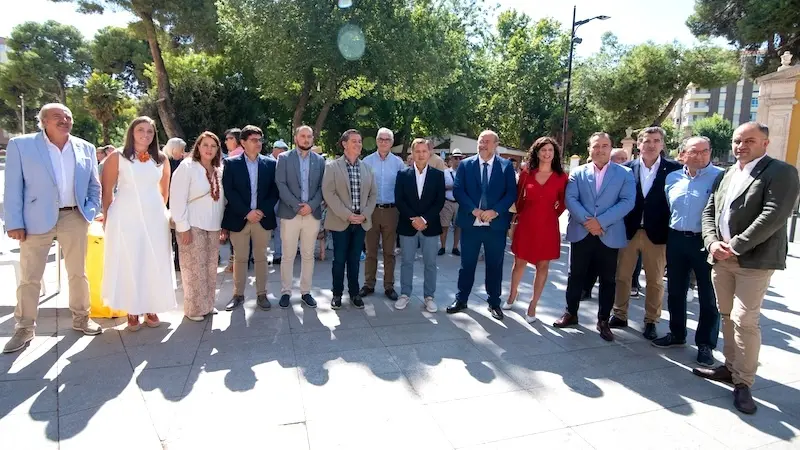 Imagen de familia del homenaje en la Feria de Albacete a los toreros Dámaso González y Manuel Jiménez Chicuelo II
