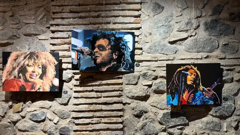 Las Cuevas de Hércules en Toledo viajan a los años 60 y 70 con 'Rock pinturas'