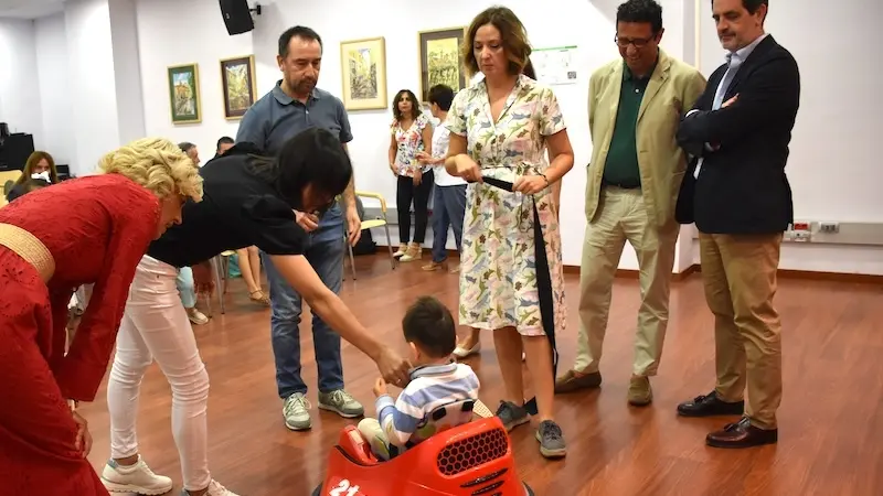 Crean un vehículo motorizado para facilitar la movilidad de niños con discapacidad