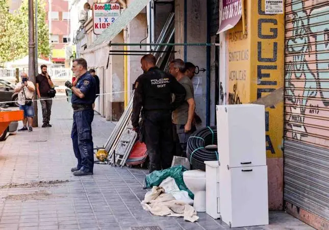 Buscan en un local el cadáver de una mujer desaparecida: enterrada tras ser asesinada